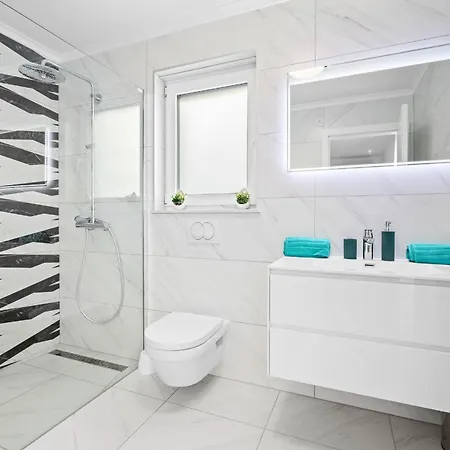 Apartman Vanessa - Luxurious Vacation Oasis *