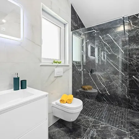 Apartman Vanessa - Luxurious Vacation Oasis *