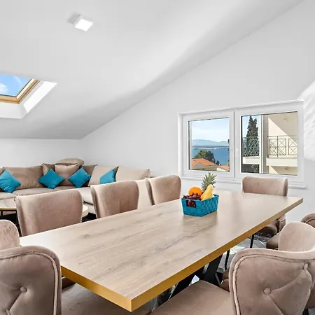 Apartman Vanessa - Luxurious Vacation Oasis *